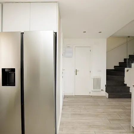 Casa Con Bonitas Vistas En Montjuic Chalet Girona
