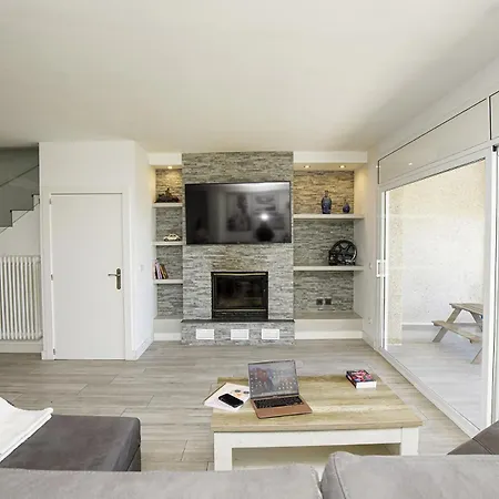 Casa Con Bonitas Vistas En Montjuic * Girona